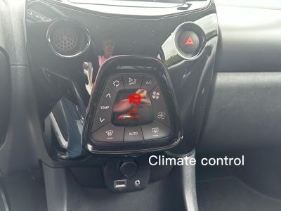 Toyota Aygo 1.0 VVT-i 72pk 5D x-play Clima / Camera /Apple carplay