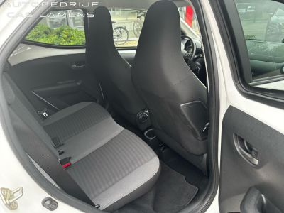 Toyota Aygo 1.0 VVT-i 72pk 5D x-play Clima / Camera /Apple carplay